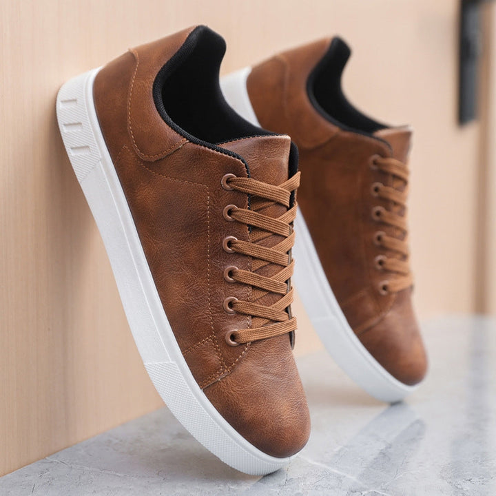 Men’s Lace-Up Shoes with Rounded Toe and Padded Collar