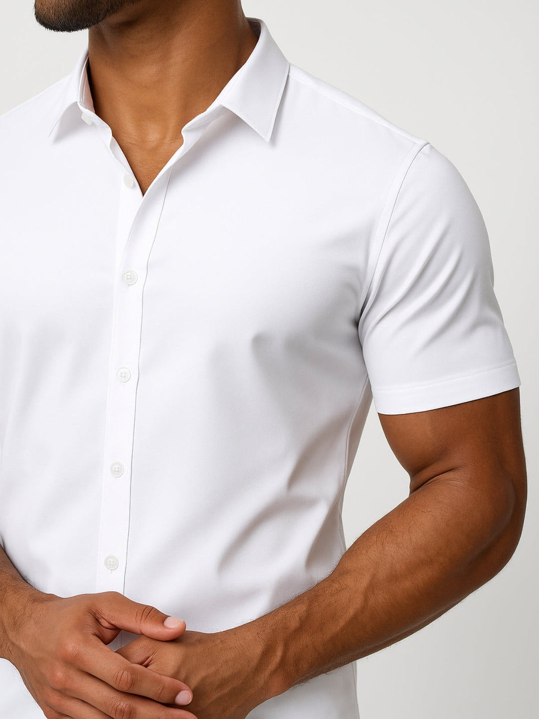 Men's Short Sleeve Shirt with Pointed Collar and Button Front
