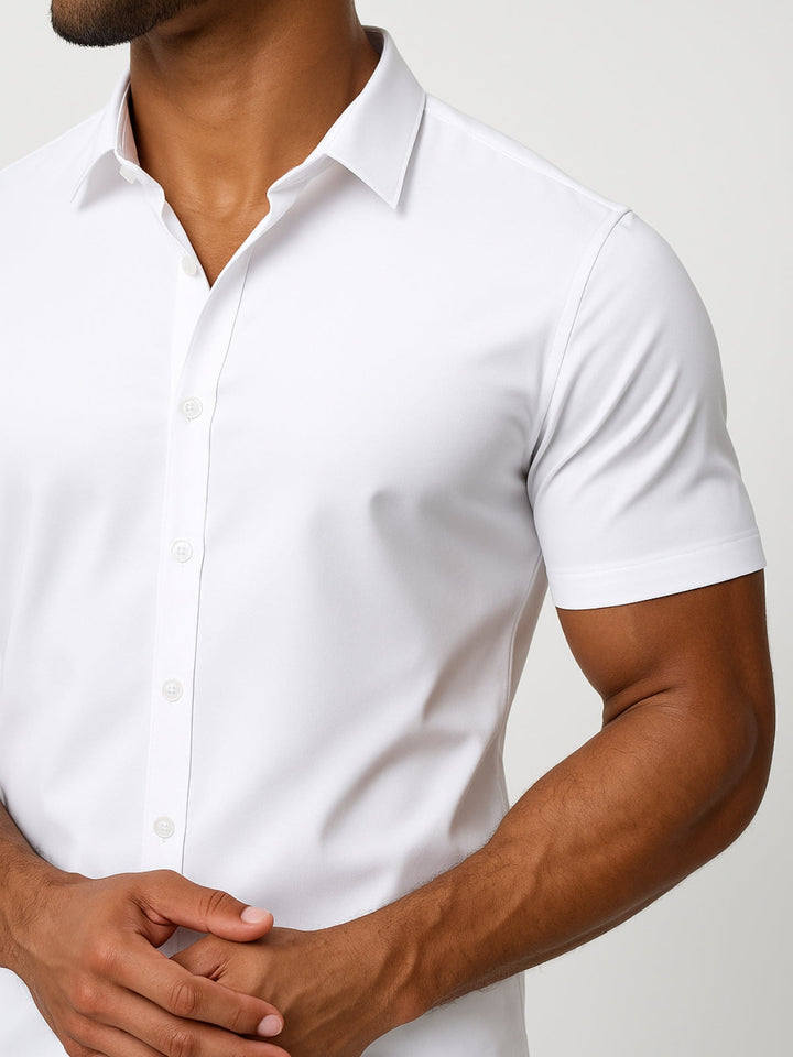 Men's Short Sleeve Shirt with Pointed Collar and Button Front