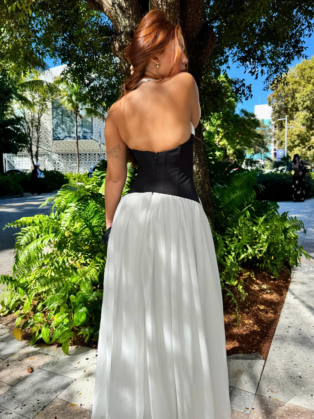 Women's Halter Maxi Wedding Guest Dress with Deep V-Neck and Contrast Color