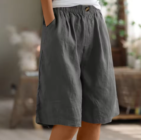 Women's Knee-Length Shorts with Gathered Waist and Side Pockets