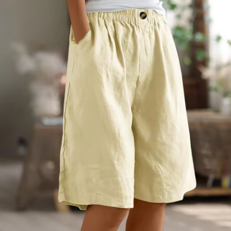 Women's Knee-Length Shorts with Gathered Waist and Side Pockets