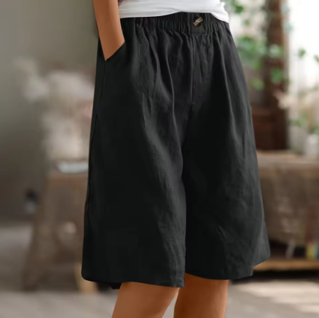 Women's Knee-Length Shorts with Gathered Waist and Side Pockets