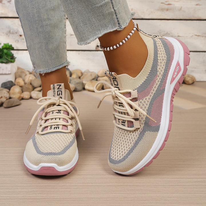 Women’s Lace-Up Shoes with Round Toe and Grooved Sole
