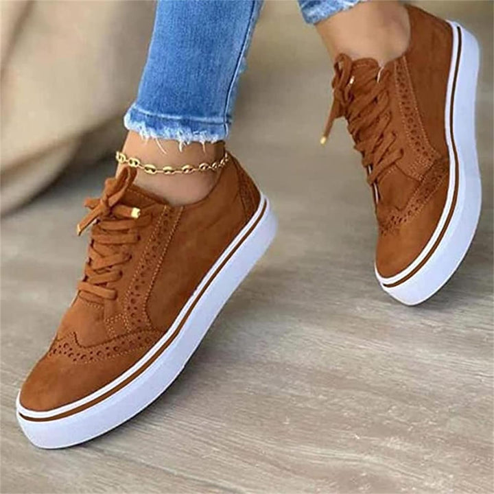 Women's Low-Top Sneakers with Perforated Brogue Detailing and Platform Soles