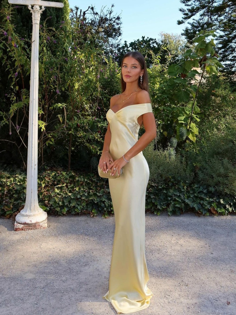 Women’s Off-Shoulder Maxi Dress with Open Back and Floor-Length Hem