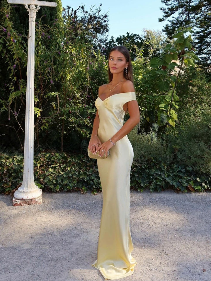 Women’s Off-Shoulder Maxi Dress with Open Back and Floor-Length Hem