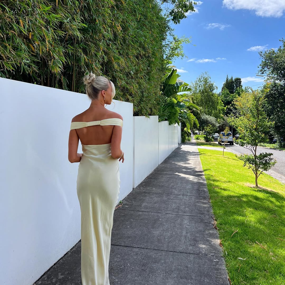 Women’s Off-Shoulder Maxi Dress with Open Back and Floor-Length Hem