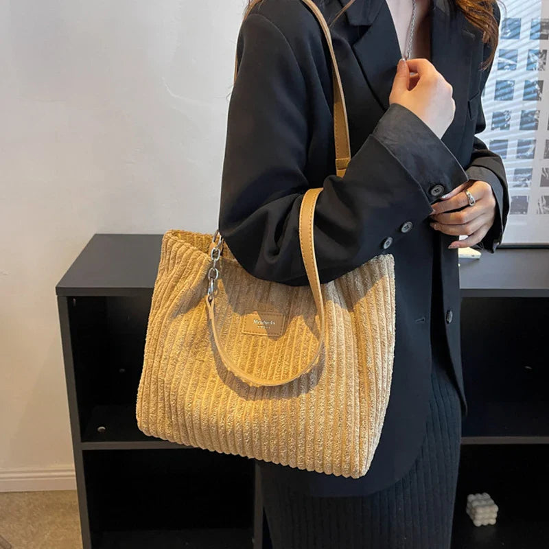 Women’s Shoulder Bag with Ribbed Pattern and Chain Strap