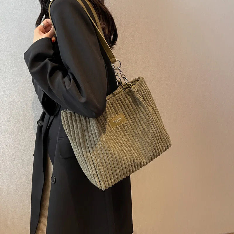 Women’s Shoulder Bag with Ribbed Pattern and Chain Strap