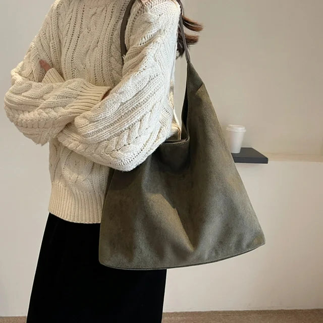 Women’s Shoulder Bag with Wide Opening and Single Strap