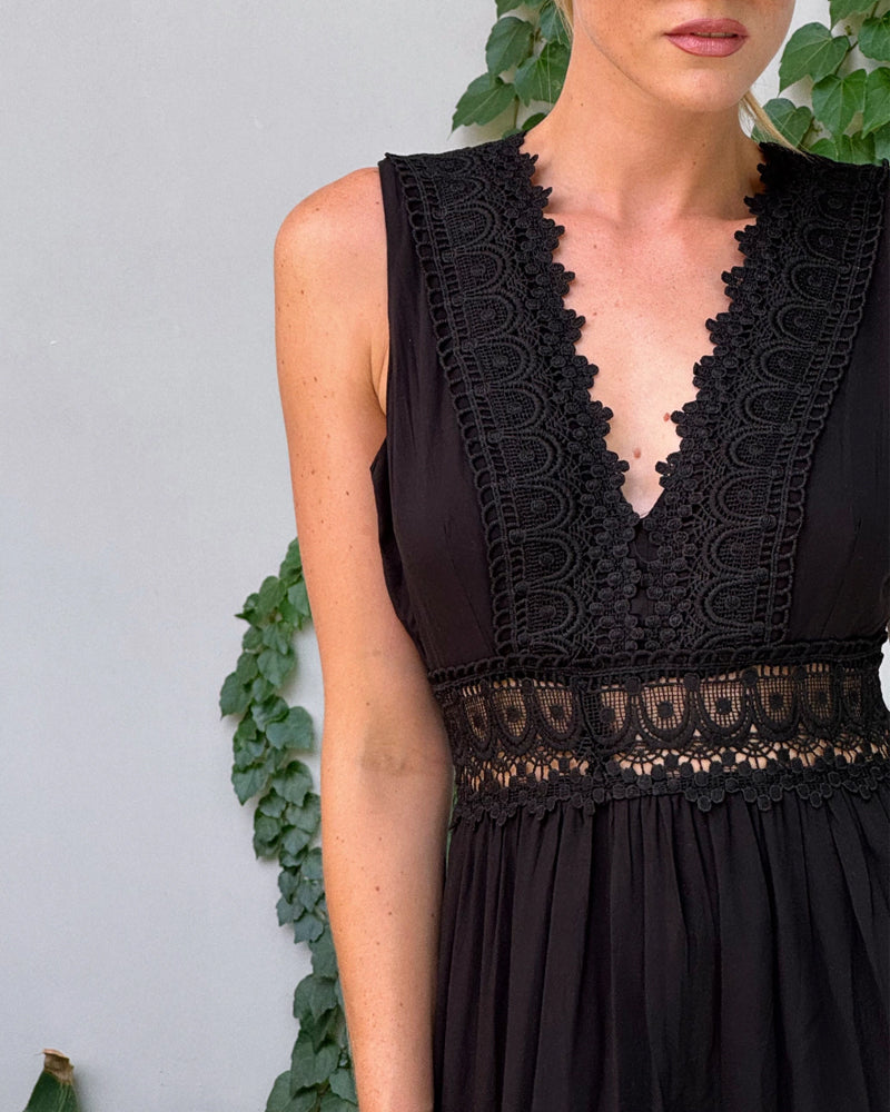 Women's Sleeveless Wedding Guest Dress with Mid Length and Lace Design